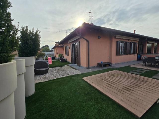 Villa in vendita a Uboldo VA