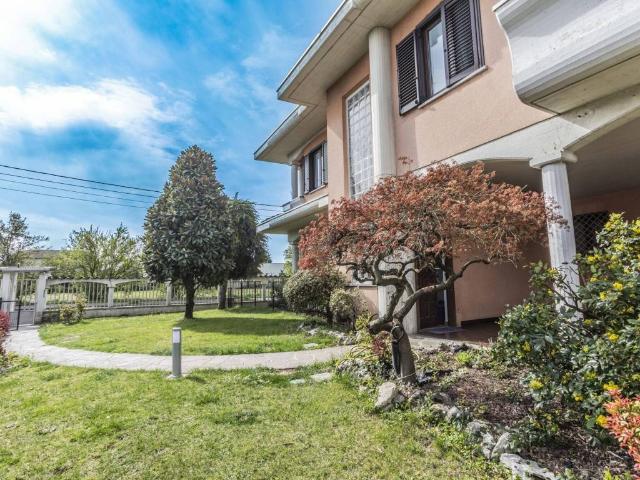 Villa in vendita a Uboldo VA