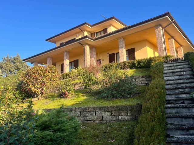 Villa in vendita a Urbino PU