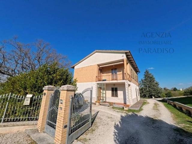 Villa in vendita a Urbino PU