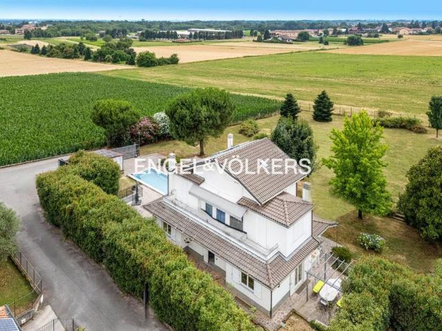 Villa in vendita a Usmate Velate MB