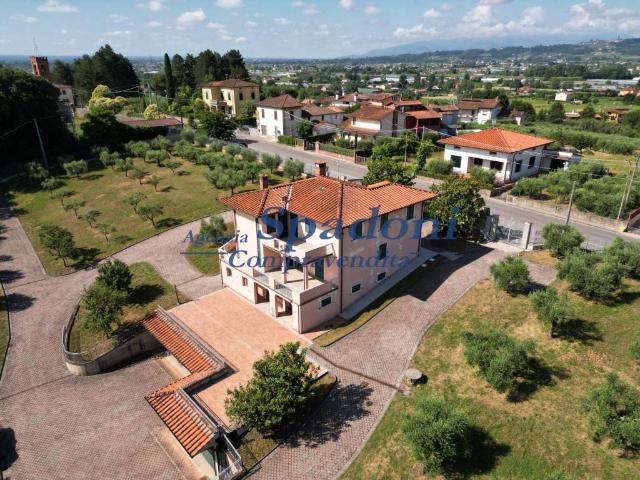 Villa in vendita a Uzzano PT