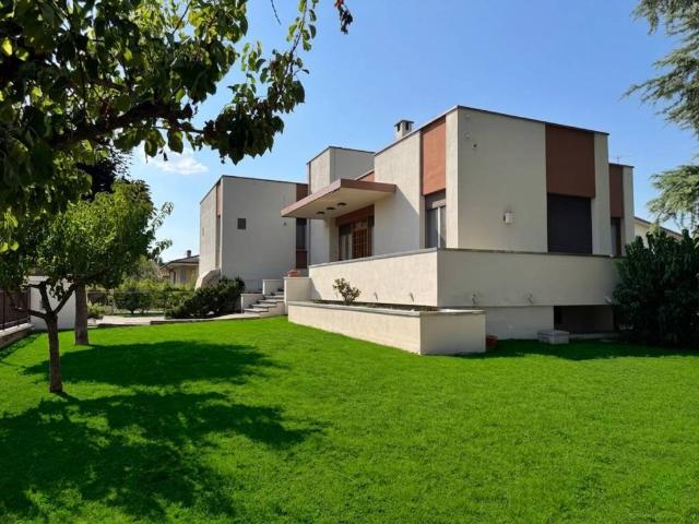 Villa in vendita a Voghera PV