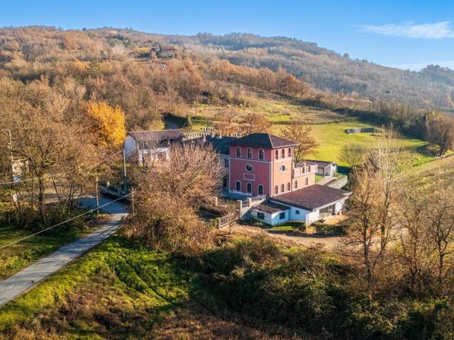 Villa in vendita a Volpedo 546m² Volpedo