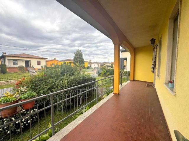 Villa in vendita a Volta Mantovana MN