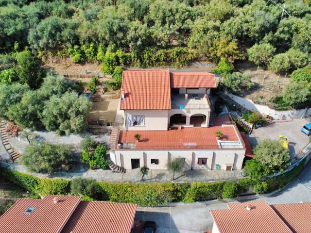 Villa in vendita a Vado Ligure SV