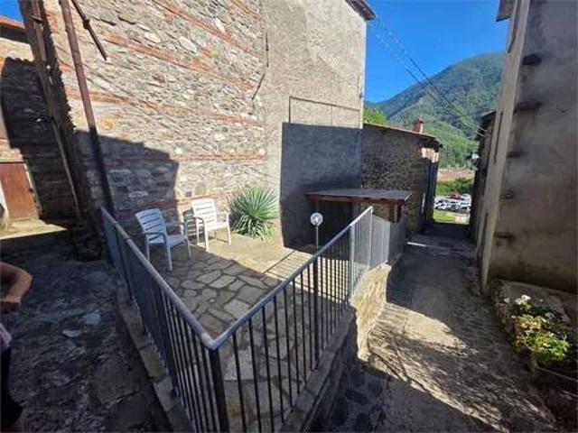 Villa in vendita a Vagli Sotto LU