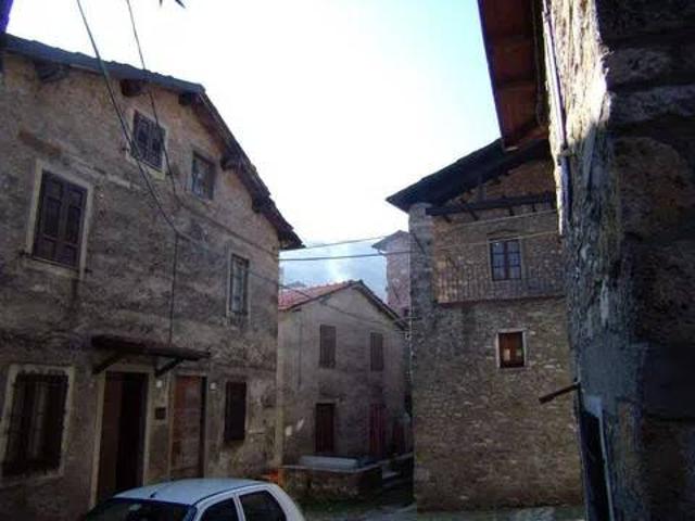 Villa in vendita a Vagli Sotto LU
