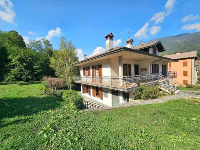 Villa in vendita a Val Brembilla BG