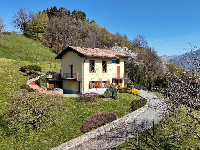 Villa in vendita a Val Brembilla BG