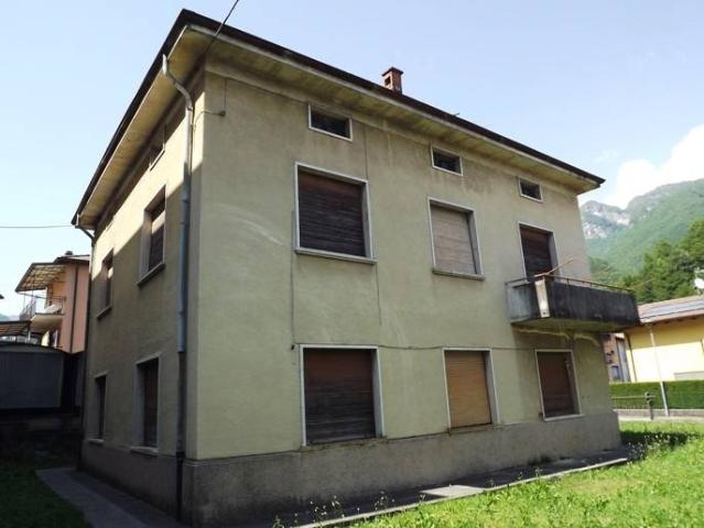 Villa in vendita a Val Brembilla BG