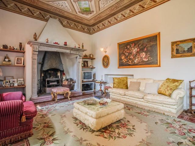 Villa in vendita a Valbrona 560m² Valbrona