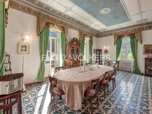 Villa in vendita a Valbrona CO