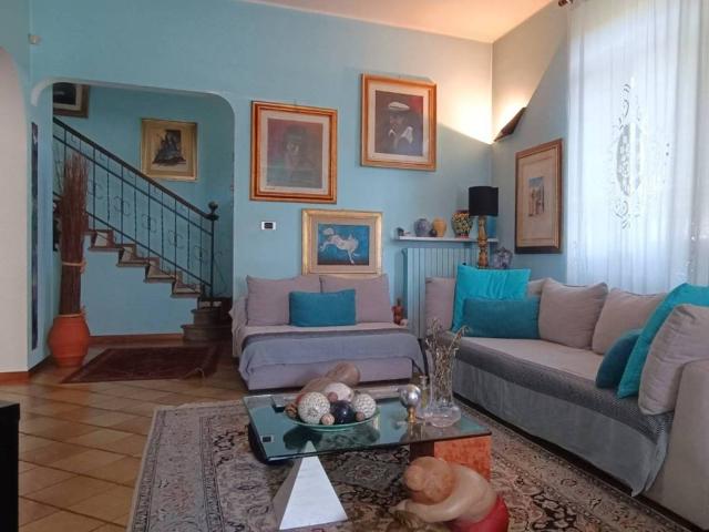 Villa in vendita a Valenza AL