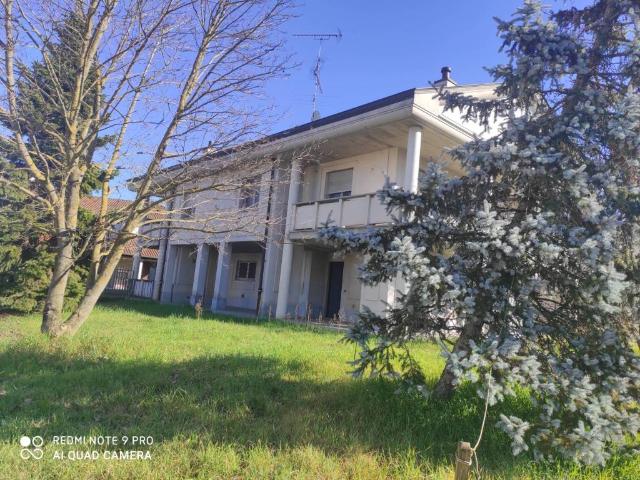 Villa in vendita a Valenza AL