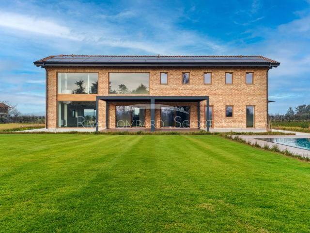 Villa in vendita a Valenza AL