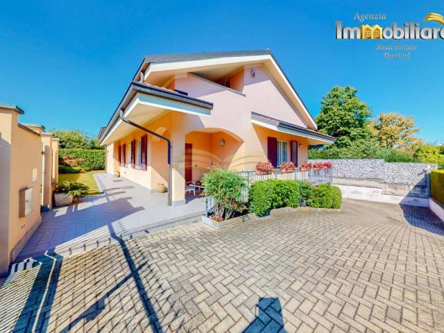 Villa in vendita a Valenza AL