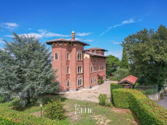 Villa in vendita a Valenza AL