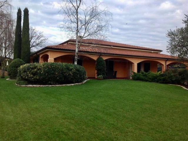 Villa in vendita a Valeggio Sul Mincio