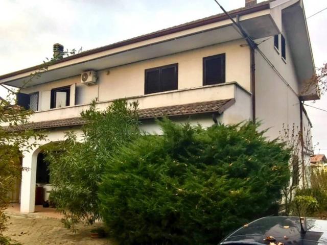 Villa in vendita a Valfenera AT