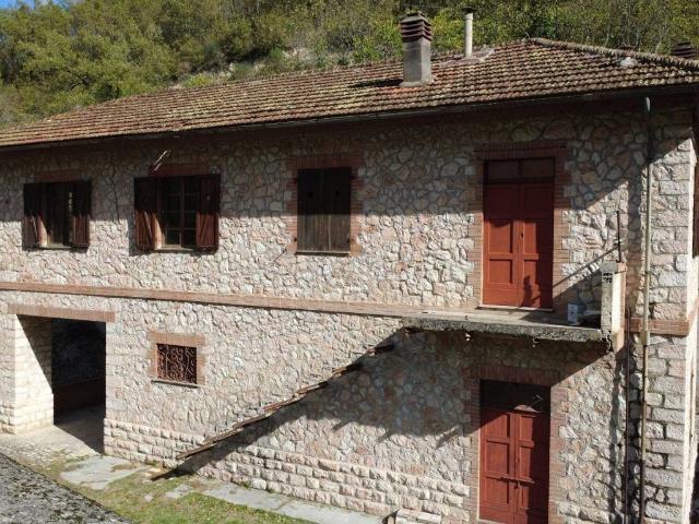 Villa in vendita a Vallo di Nera PG