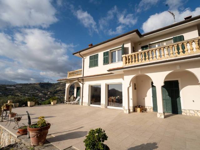 Villa in vendita a Vallecrosia IM