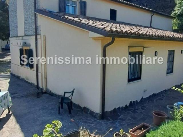 Villa in vendita a Vallefoglia PU