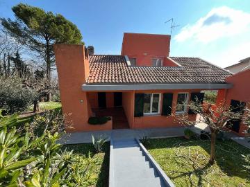 Villa in vendita a Vallefoglia PU