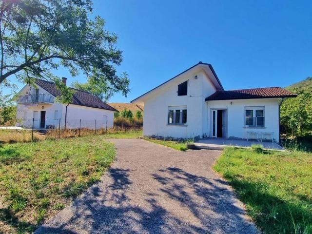 Villa in vendita a Vallesaccarda AV