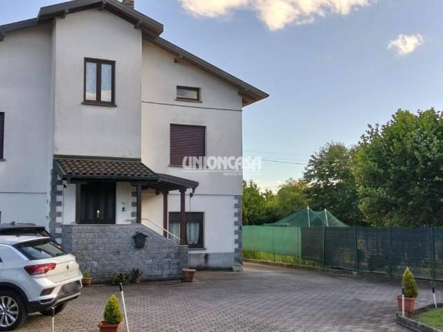 Villa in vendita a Valmorea CO