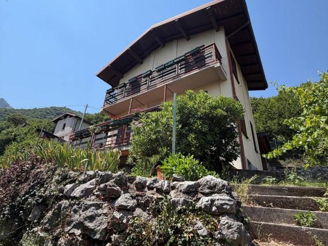 Villa in vendita a Valmadrera LC