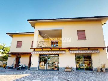 Palazzo / Stabile in vendita a Valsamoggia BO