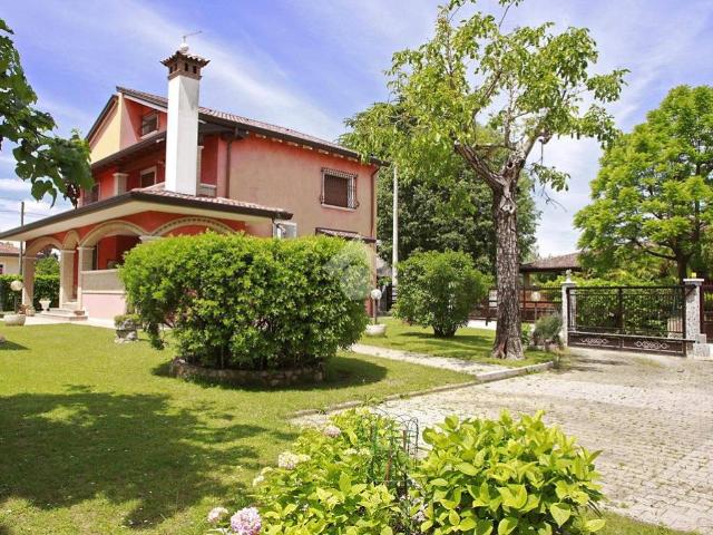 Villa in vendita a Valvasone Arzene PN