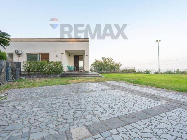 Villa in vendita a Valverde CT