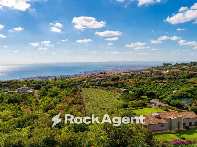 Villa in vendita a Valverde CT