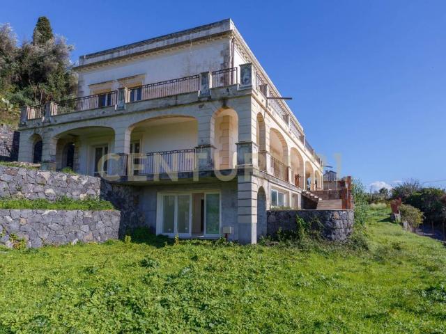 Villa in vendita a Valverde CT