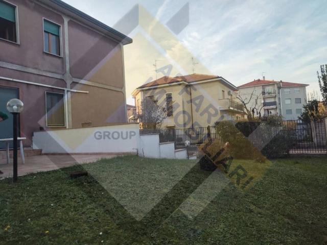 Villa in vendita a Vanzago MI
