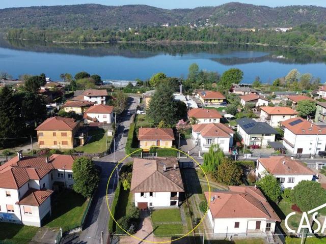 Villa in vendita a Varano Borghi VA