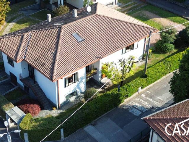 Villa in vendita a Varano Borghi VA