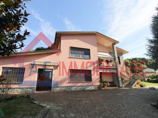 Villa in vendita a Varano Borghi VA