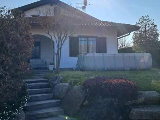 Villa in vendita a Varano Borghi VA