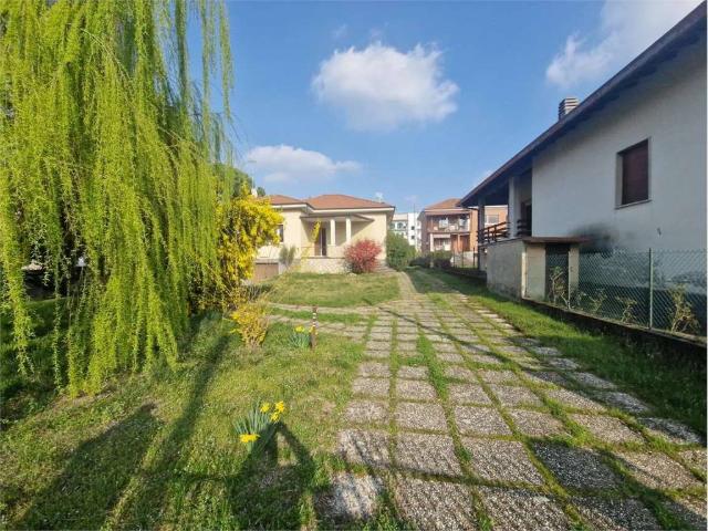 Villa in vendita a Varano Borghi VA