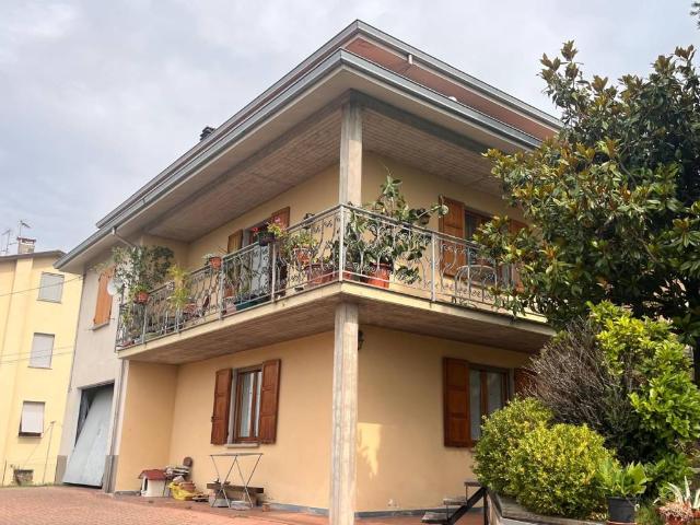 Villa in vendita a Varano de' Melegari PR