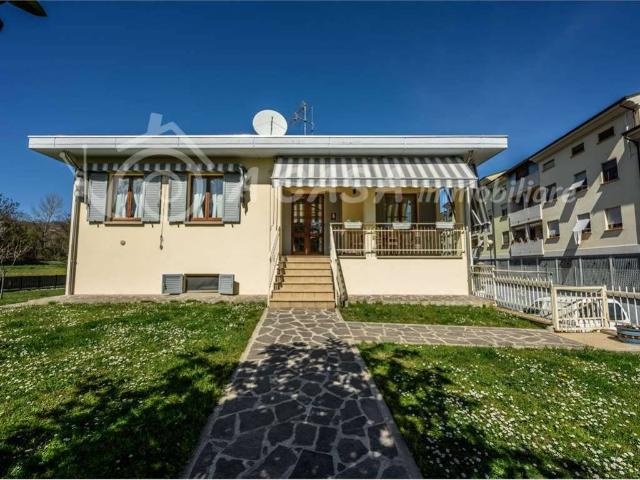 Villa in vendita a Varano de' Melegari PR