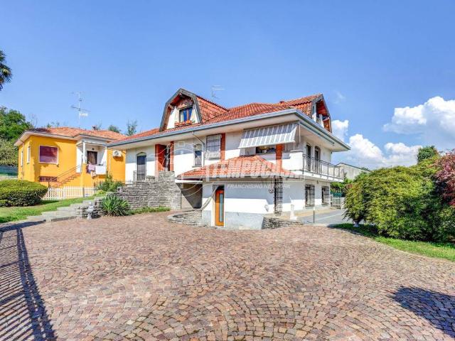 Villa in vendita a Varallo Pombia NO