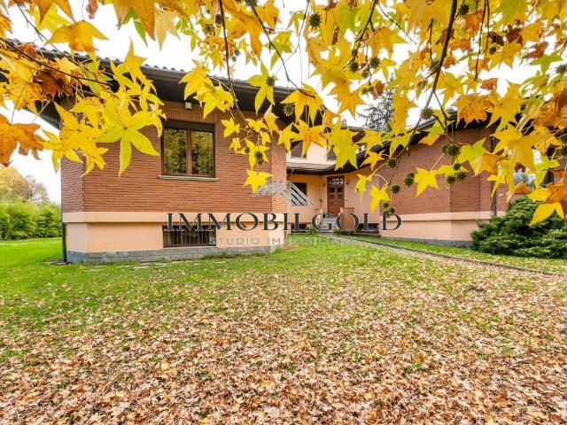 Villa in vendita a Varallo Pombia NO
