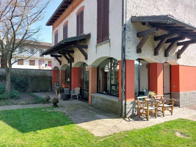Villa in vendita a Varallo Pombia NO