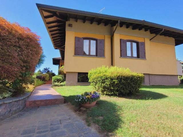 Villa in vendita a Varallo Pombia NO