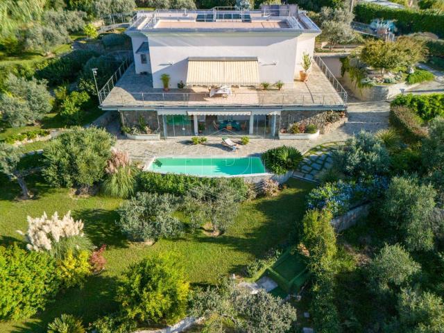 Villa in vendita a Varazze, Castagnabuona 439m² Varazze
