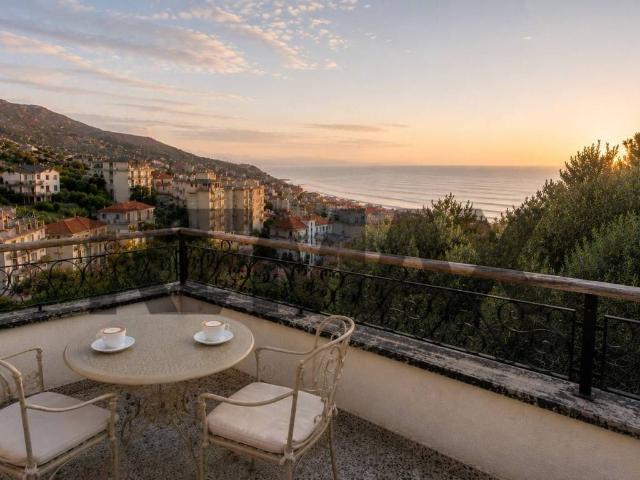 Villa in vendita a Varazze SV